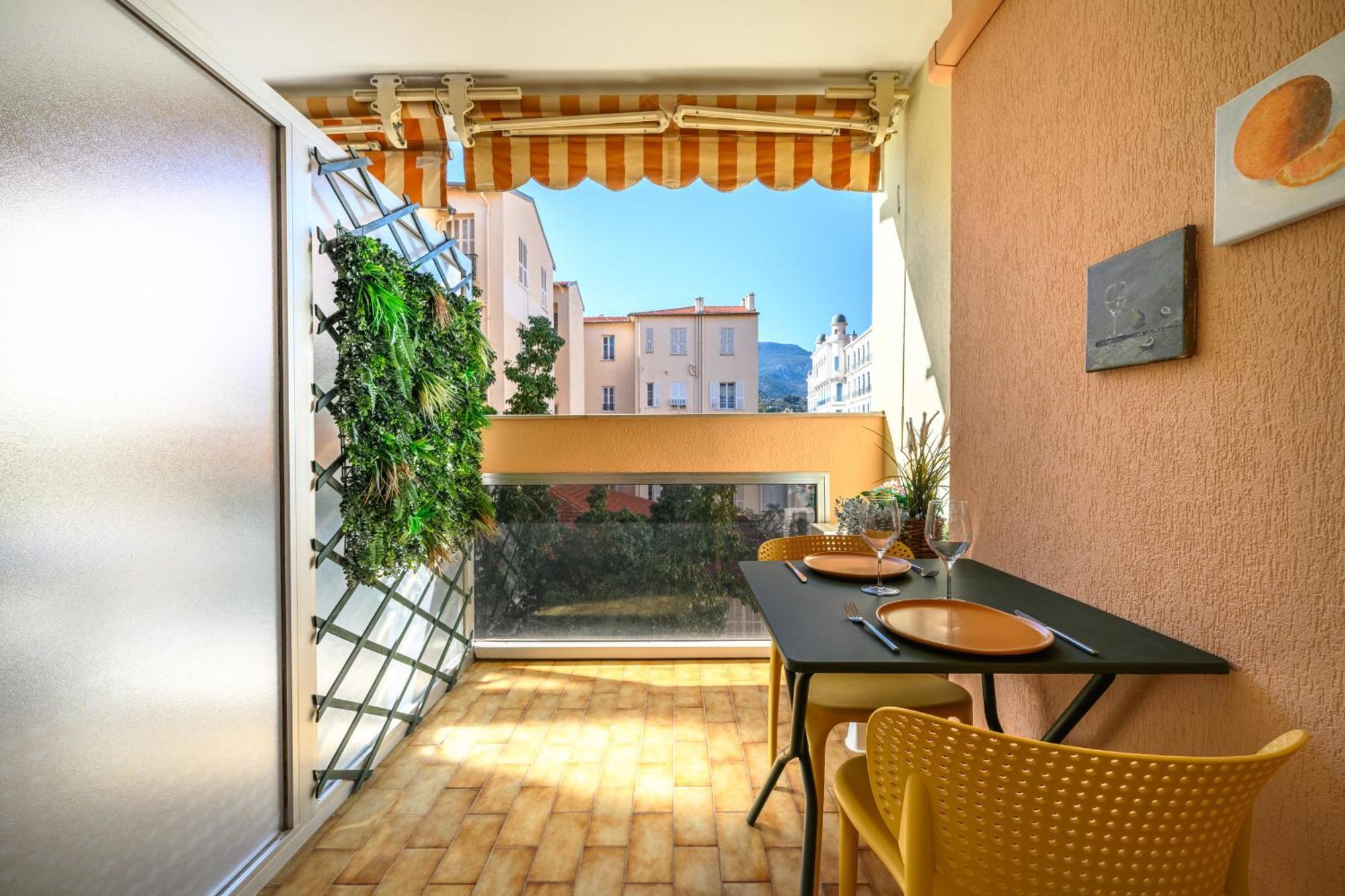 "Charmant Studio" Plein Centre, Calme, Terrasse Menton Luaran gambar